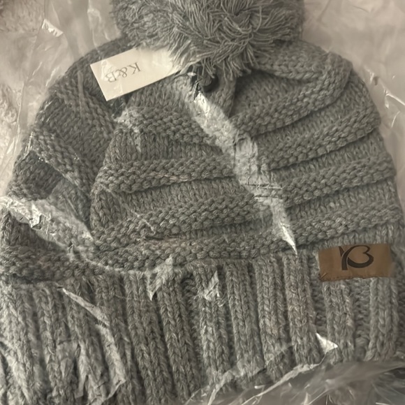 Chunk Pom Pom Cable Knit Ribbed Beanie - Picture 7 of 11